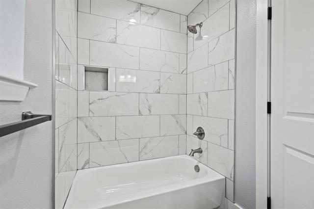 Building Photo - 724 W Gandy St