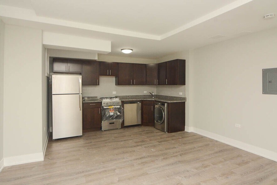 Building Photo - 436 W Belden Ave