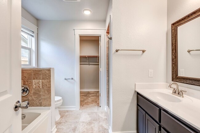 Building Photo - 2307 Traverse Dr