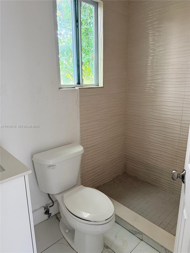 Building Photo - 1652 Madison St