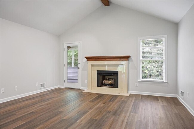 Building Photo - 410 Hickory Walk