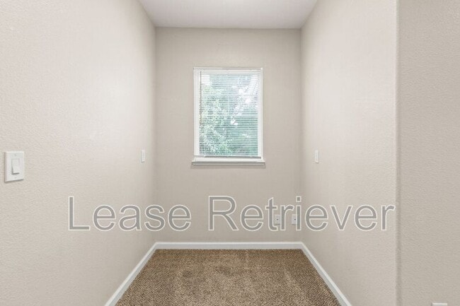 Building Photo - 4244 Lindsey Ln