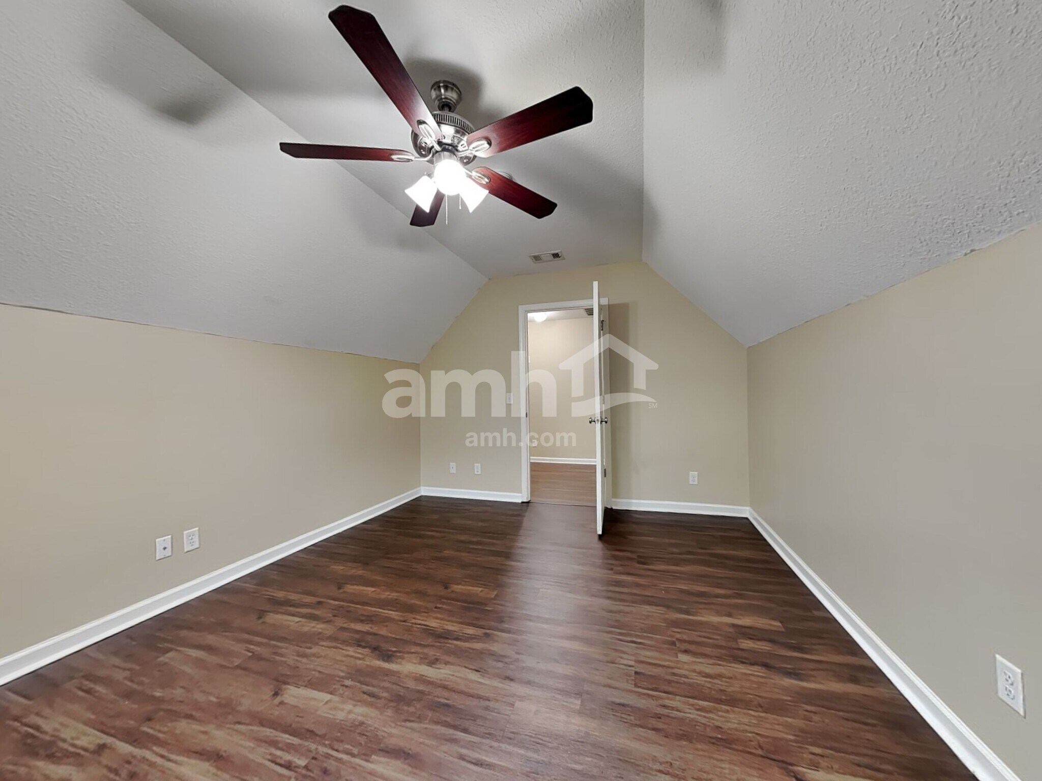 Building Photo - 8 Sunnydale Ln