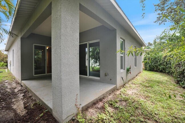 Building Photo - 1878 Vamo Dr
