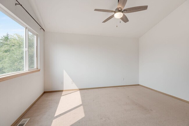 Building Photo - 3bdrm + Office/Den, 2.25 Bath,1664 sq ft, 2 car garage, Backs to Greenbelt! Lk Stevens Schools!
