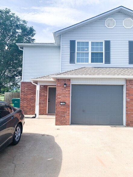 Building Photo - 145 Rainsong Dr