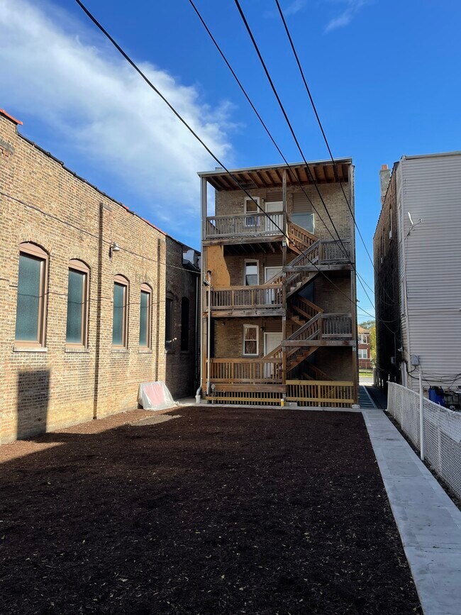 Building Photo - 122 S Central Ave