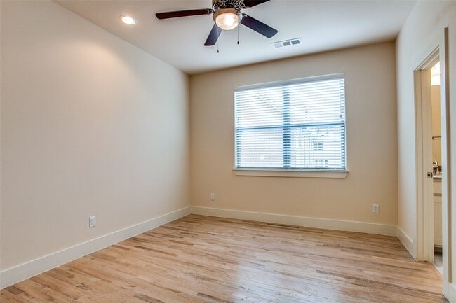 Building Photo - 4316 Hartford St