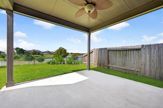 Building Photo - 24603 Royal Pike Dr