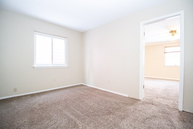 Building Photo - 2038 Airline Ave