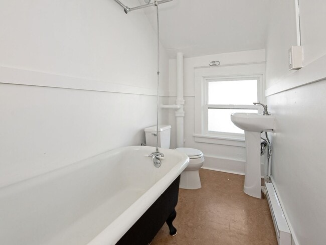 Building Photo - 5265 NE 14th Pl