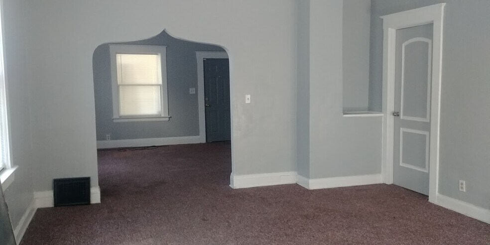 Dining room - freshly painted - 1560 Buckingham St