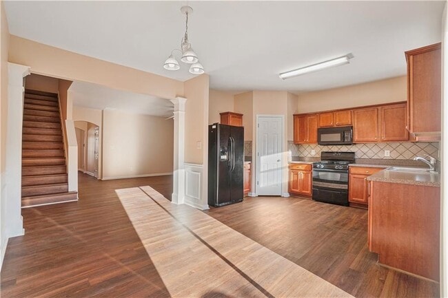 Building Photo - 1938 Dilcrest Dr