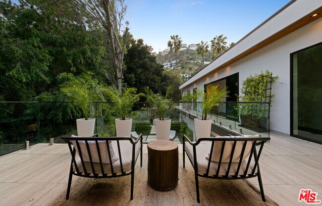 Building Photo - 1884 Laurel Canyon Rd