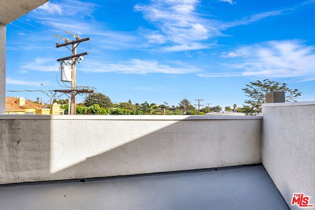 Building Photo - 811 21st St