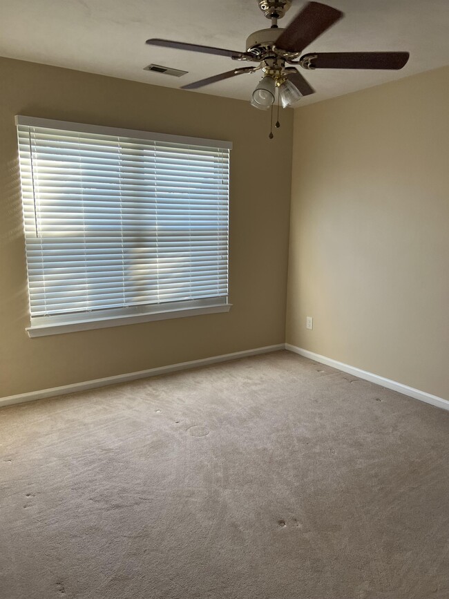 Building Photo - 3701 Castlewood Dr