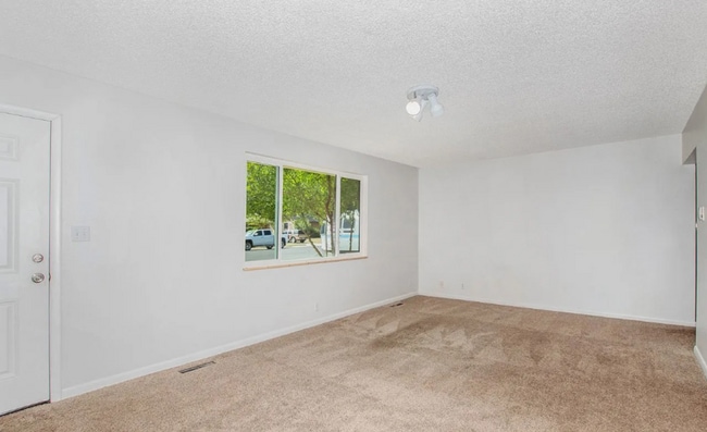 Building Photo - 1920 Springfield Dr