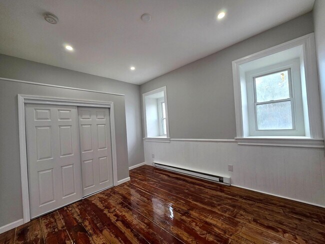 Building Photo - 5 Beacon St