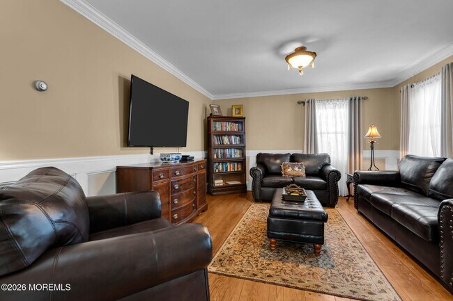 Building Photo - 506 6th Ave