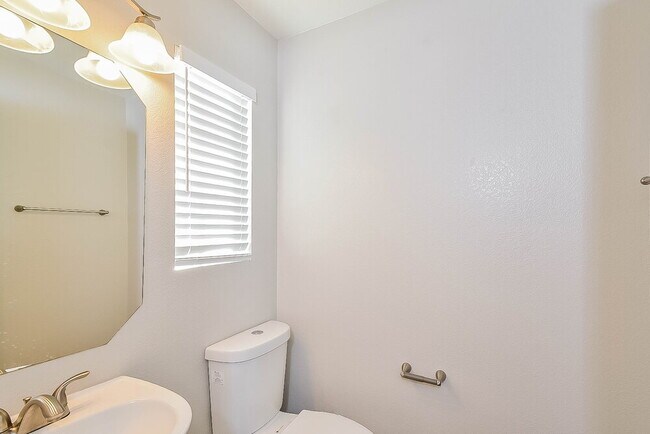 Building Photo - 4646 English Lavender Ave