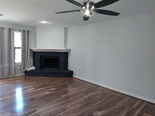 Building Photo - 606 Rio