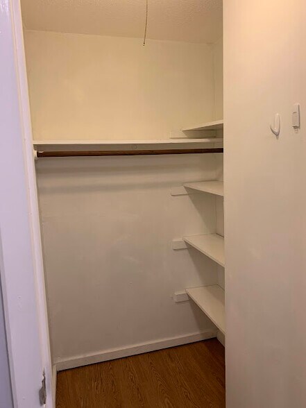 Building Photo - 18 Surrey Dr