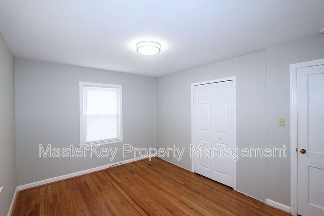 Building Photo - 2413 Derby Dr