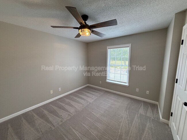 Building Photo - 521 Mill Pond Dr