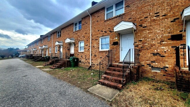 Building Photo - 1516 W Clara Dr