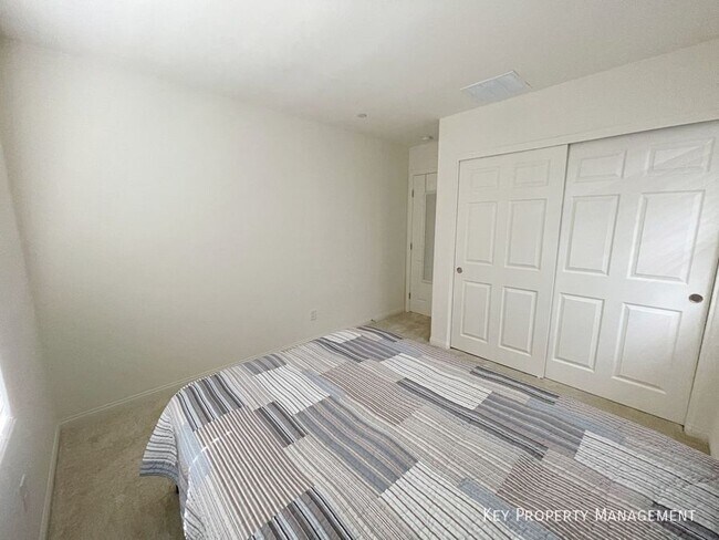 Building Photo - 692 Bamboo Bnd Pl