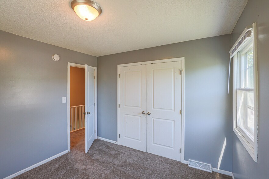 Building Photo - 156 Sluyter St SE