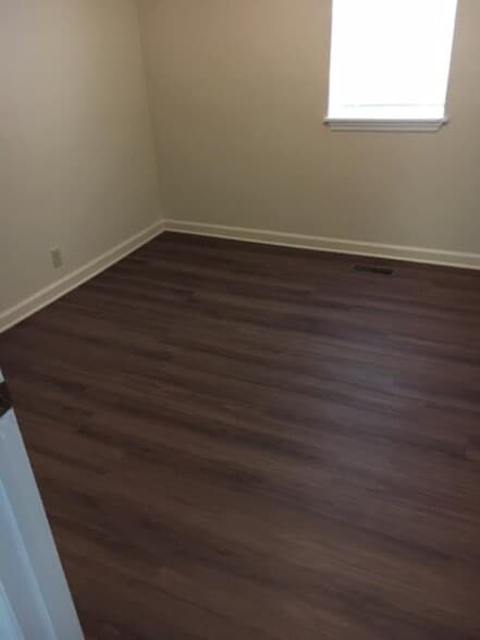 Bedroom - 813 W Greenwood Ave