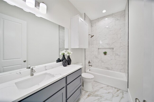 Building Photo - 7611 Athlone Dr