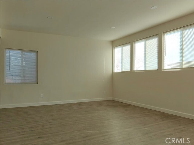 Building Photo - 960 E Columbia Ave