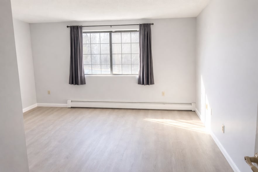 Building Photo - 2100 Skyline Dr