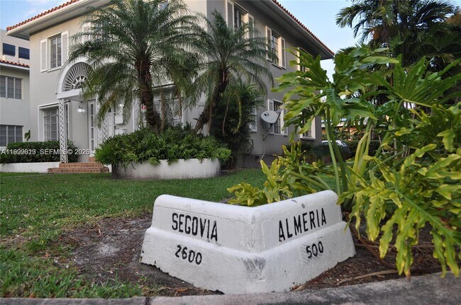 Building Photo - 2617 Segovia St