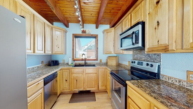 Building Photo - 22 Riverbend Dr