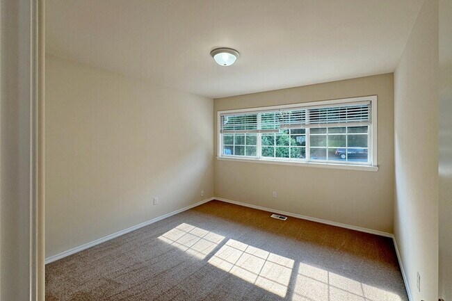 Building Photo - 10234 186th Ct NE