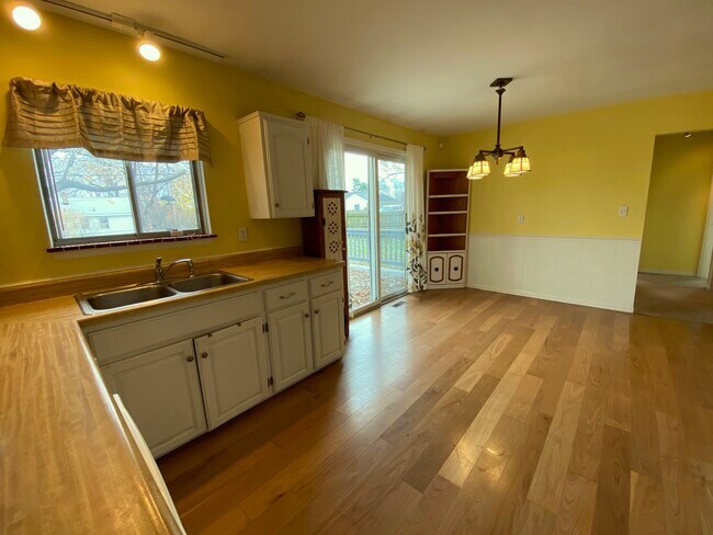 Kitchen and dining room - 618 Clayton Ave NW