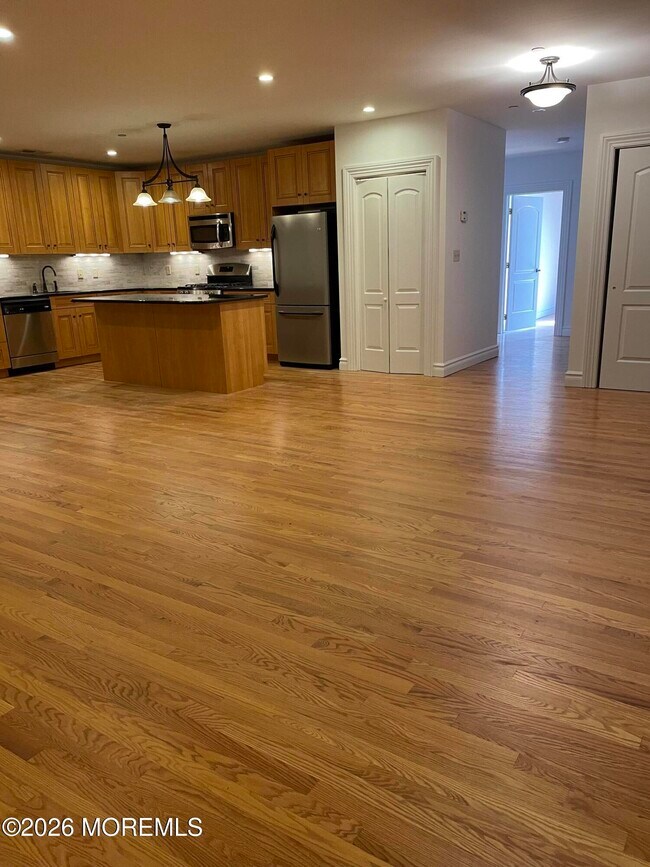 Building Photo - 8 E Front St