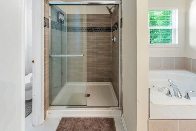 Building Photo - 784 Long Island Cir