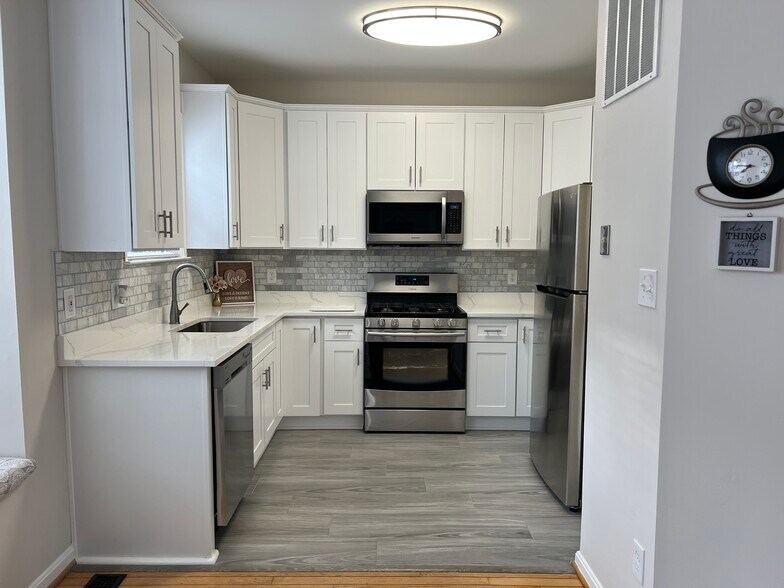 Building Photo - 14205 Brenham Dr