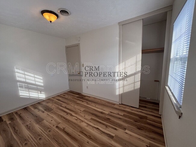 Building Photo - 1008 E Fischer St