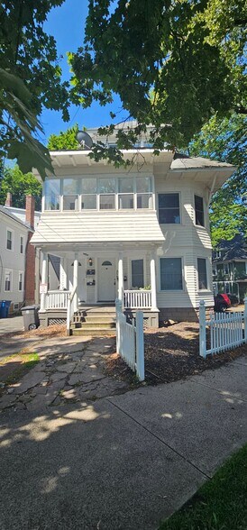 Building Photo - 254 Goffe Terrace