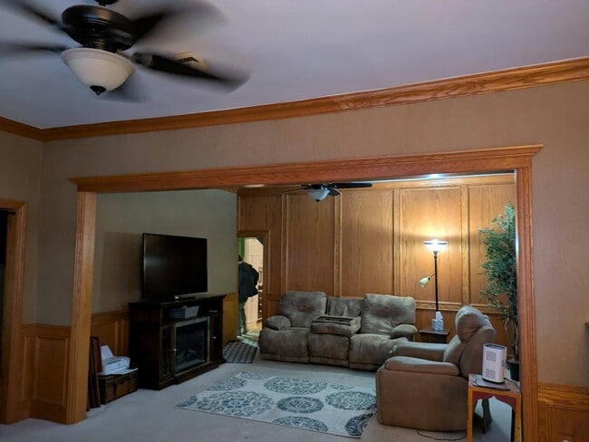 Building Photo - 82 200 N