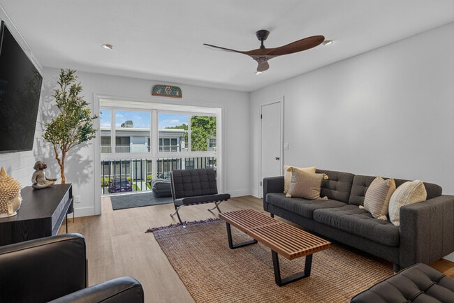 Building Photo - 6515 Bay Club Dr