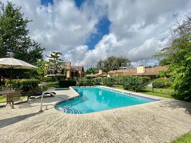 Building Photo - 1601 Faro Dr