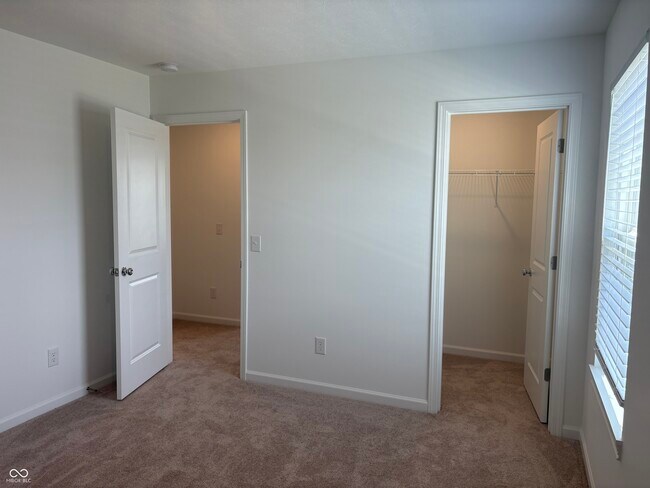 Building Photo - 354 N Grand Oak Dr