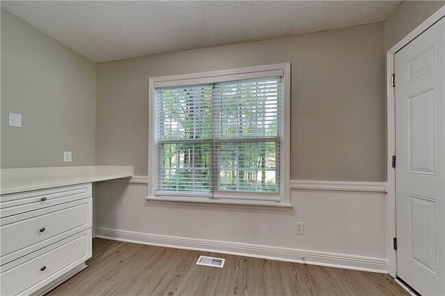Building Photo - 353 Wildwood Ct
