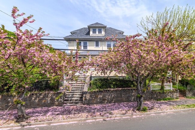 Building Photo - 291 Delavan Ave